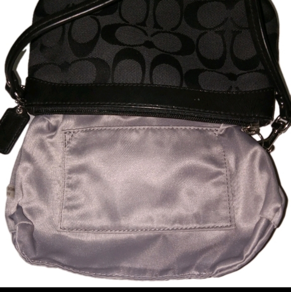 FINAL PRICE!!!!!  Coach Black Canvas Signature Wristlet - Picture 4 of 7